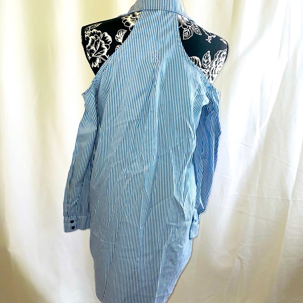 Cutout shoulder button down